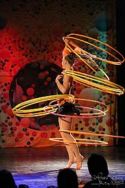 Jongleurin im Traumtheater SalomePhoto by André Elbing www.photos-live.com